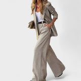 Carlota - Elegant Appearance