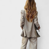Carlota - Elegant Appearance